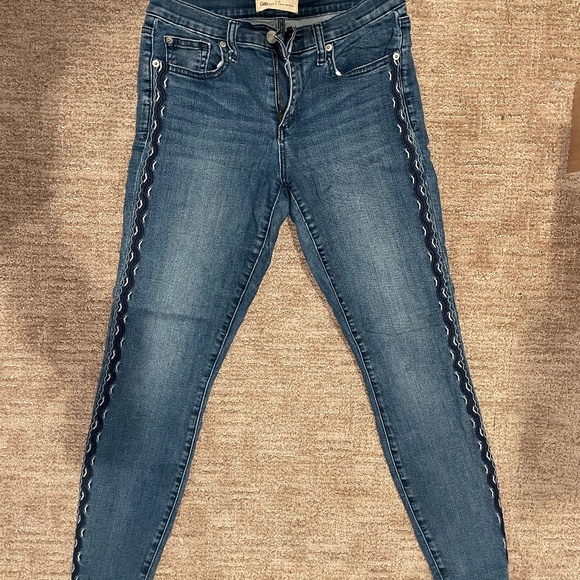 Embroidered Gap Skinny Jeans - Picture 2 of 4